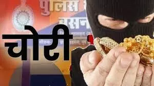 शादी में गई थी महिला, घर से चोर ले उड़े सोने-चांदी के जेवरात शादी में गई थी महिला, घर से चोर ले उड़े सोने-चांदी के जेवरात