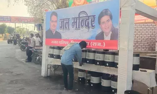 विधायक के निर्देश पर प्रचण्ड गर्मी में राहगीरों के लिए अस्थाई जल मन्दिर किये स्थापित