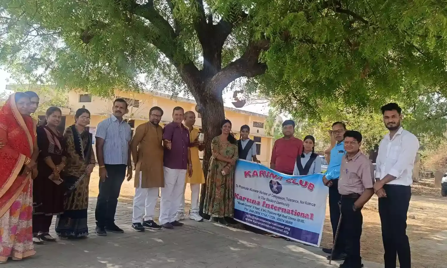 करुणा क्लब रायला ने बांधे परिंडे