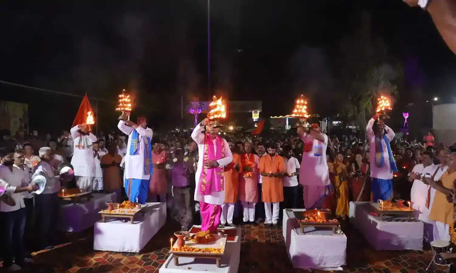 परशुराम सर्कल पर हुई भव्य महाआरती परशुराम सर्कल पर हुई भव्य महाआरती