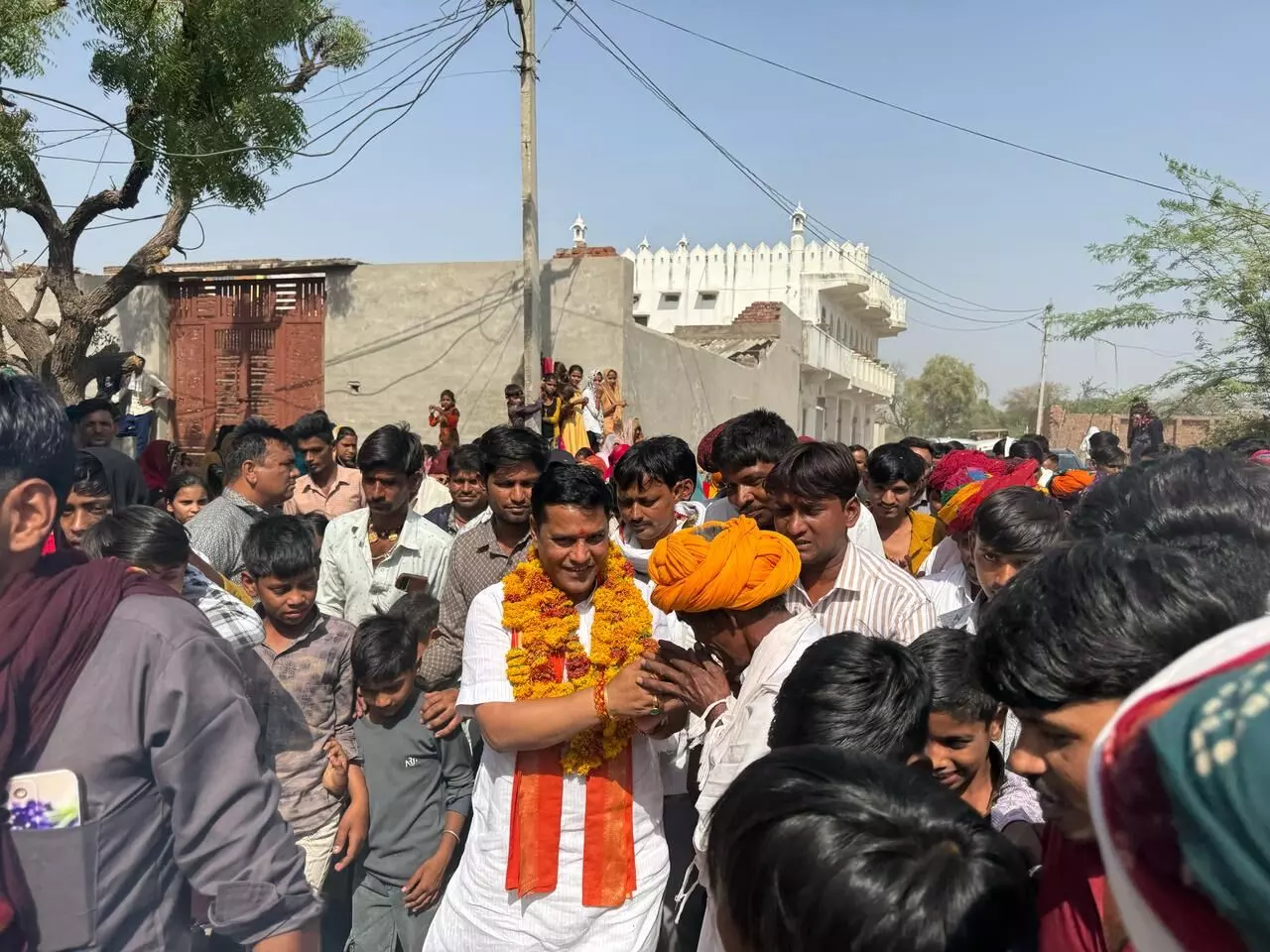 विधायक बैरवा रहे बनेड़ा विधानसभा क्षेत्र में दौरे पर विधायक बैरवा रहे बनेड़ा विधानसभा क्षेत्र में दौरे पर
