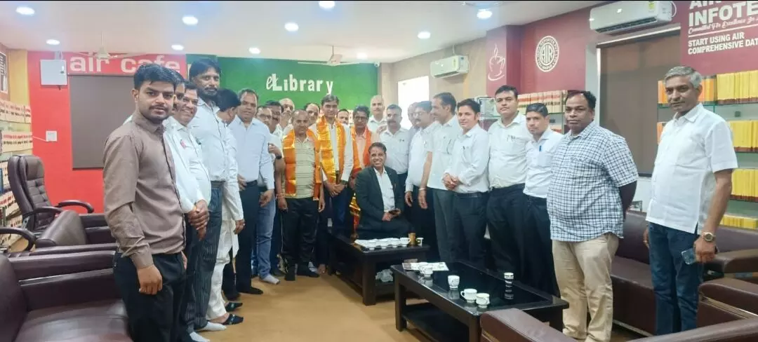 देश की एकता व अखंडता को बनाए रखने के लिए प्रत्येक व्यक्ति अपने दायित्वों का निर्वहन ईमानदारी से करें-भाटी देश की एकता व अखंडता को बनाए रखने के लिए प्रत्येक व्यक्ति अपने दायित्वों का निर्वहन ईमानदारी से करें-भाटी