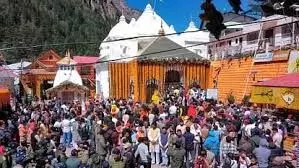गंगोत्री-यमुनोत्री के कपाट खुले,हेलिकॉप्टर से पुष्प वर्षा