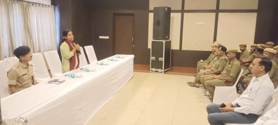एएसपी ने प्रभु श्रीनाथजी मंदिर के सुरक्षा कर्मियों को दिया प्रशिक्षण एएसपी ने प्रभु श्रीनाथजी मंदिर के सुरक्षा कर्मियों को दिया प्रशिक्षण