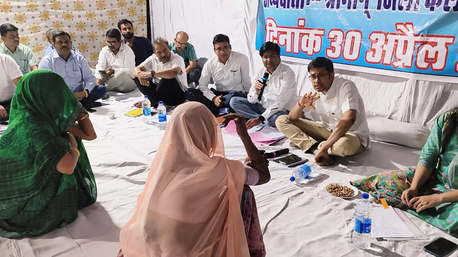 मावली की सांगवा पंचायत में चौपाल में जिला कलक्टर ने सुनी ग्रामीणों की समस्याएं