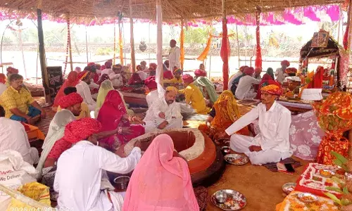 डामटी गांव में पंच दिवसीय पंच कुण्डीय यज्ञ की पूजा व हवन में दी आहुतियां डामटी गांव में पंच दिवसीय पंच कुण्डीय यज्ञ की पूजा व हवन में दी आहुतियां