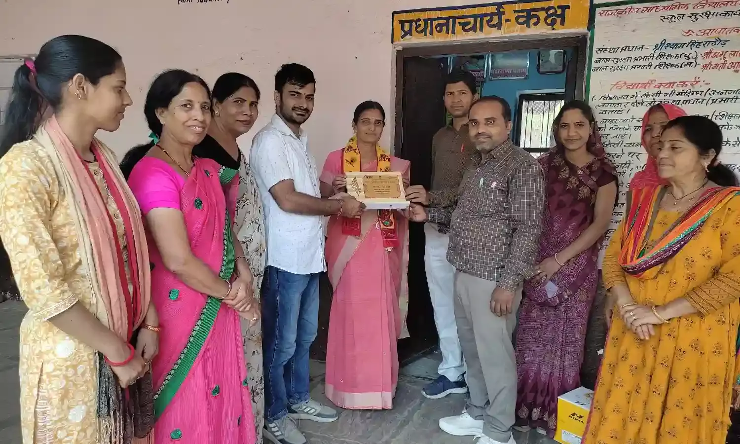 चावंडिया विद्यालय की नवनियुक्त प्रधानाचार्य माहेश्वरी का स्वागत एवं खेलकिट भेंट