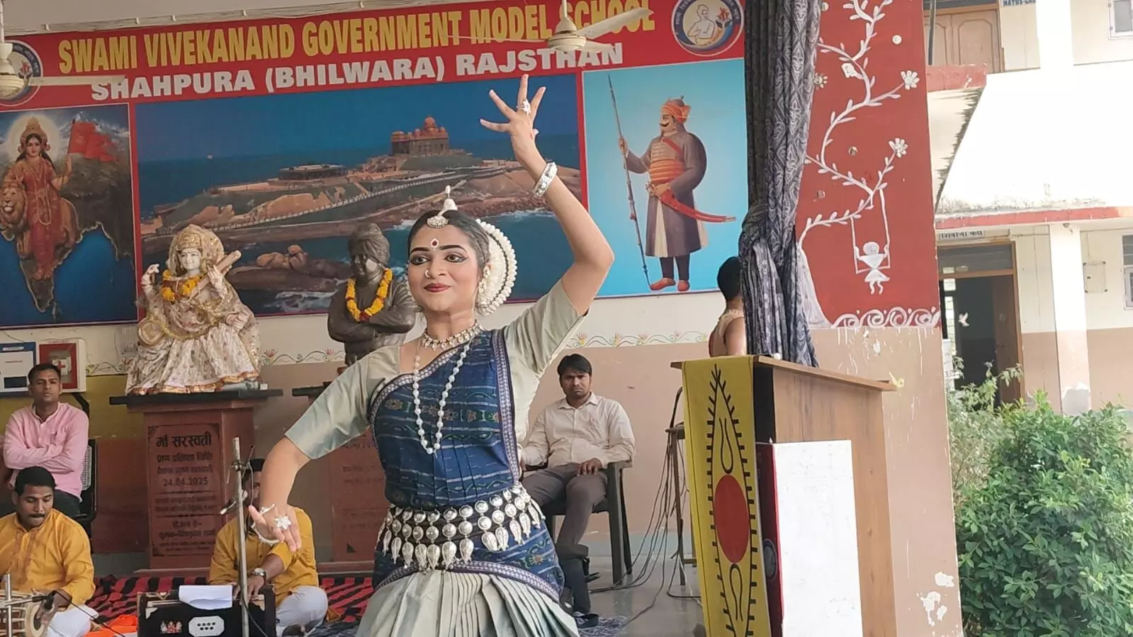 स्पीक मैके कार्यक्रम के अंतर्गत ओडिसी नृत्य की हुई प्रस्तुति स्पीक मैके कार्यक्रम के अंतर्गत ओडिसी नृत्य की हुई प्रस्तुति