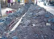 तालमेल के अभाव में सीवरेज के बाद बनी नई सड़कें एक माह बाद फिर टूटेगी, अब बिछाई जाएगी पाइप लाईन तालमेल के अभाव में सीवरेज के बाद बनी नई सड़कें एक माह बाद फिर टूटेगी, अब बिछाई जाएगी पाइप लाईन