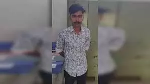 सात हजार रुपये की रिश्वत लेते कांस्टेबल गिरफ्तार सात हजार रुपये की रिश्वत लेते कांस्टेबल गिरफ्तार