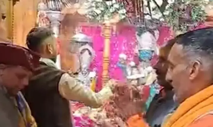 हजारों श्रद्धालु के साथ ही सीएम धामी रहे मौजूद, पीएम मोदी के नाम से हुई पहली पूजा हजारों श्रद्धालु के साथ ही सीएम धामी रहे मौजूद, पीएम मोदी के नाम से हुई पहली पूजा