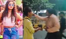 भोजपुरी एक्ट्रेस ने बीच सड़क पर किया हाईवोल्टेज ड्रामा, बोली- उंगली भी उठाई तो...