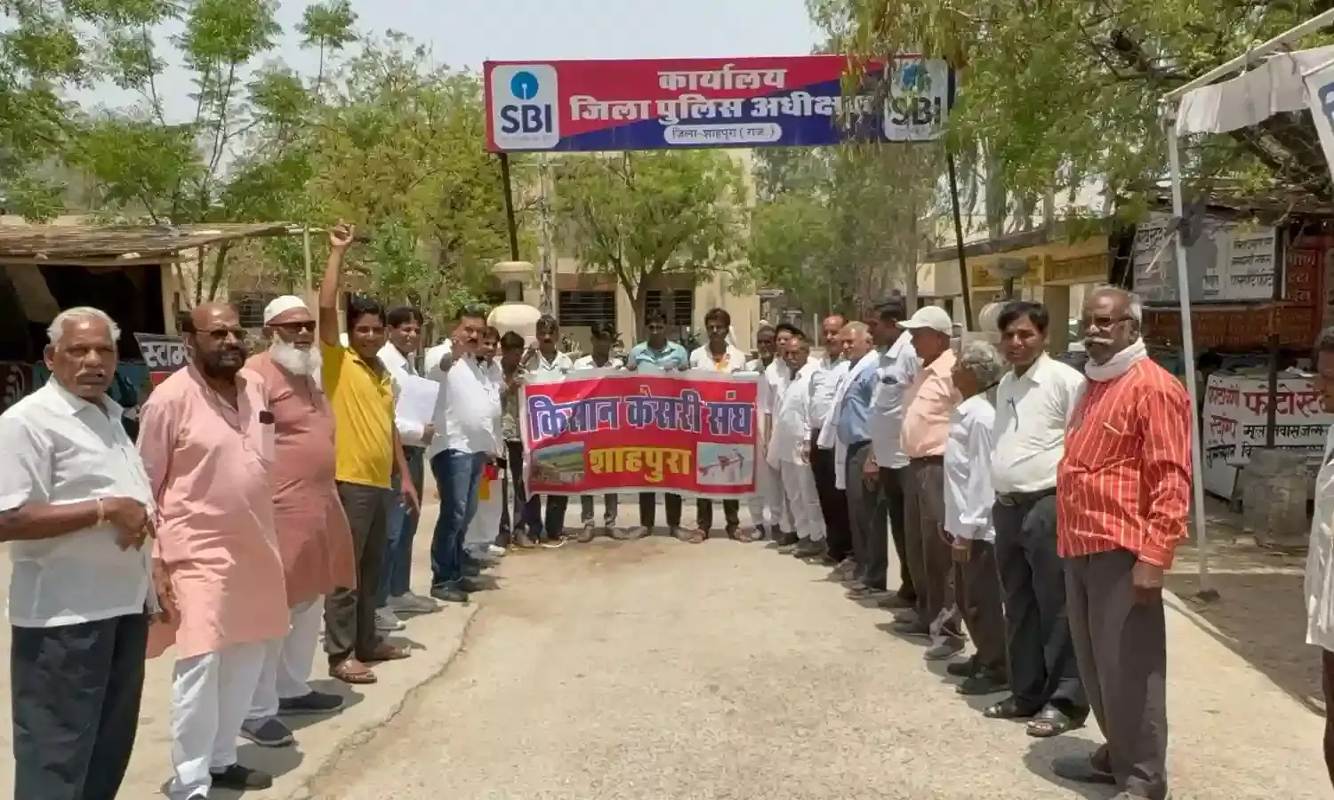 शाहपुरा जिला समाप्त करने के विरोध में क्रमिक अनशन धरने पर बैठे सेवनी सूरजपुरा के ग्रामीण, विधानसभा घेराव की दी चेतावनी