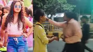भोजपुरी एक्ट्रेस ने बीच सड़क पर किया हाईवोल्टेज ड्रामा, बोली- उंगली भी उठाई तो...