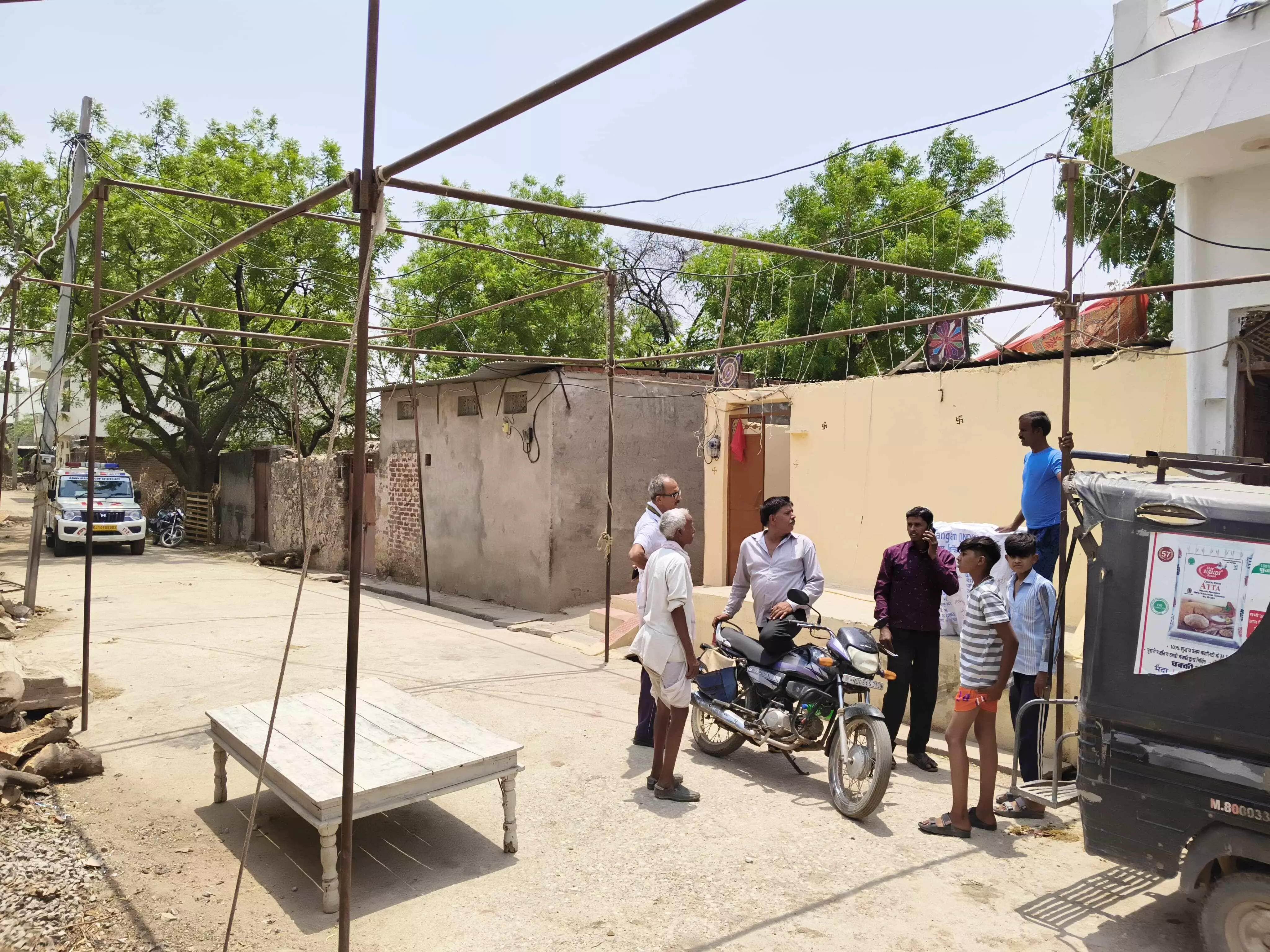 नवाचार संस्थान और पुलिस प्रशासन द्वारा 8 नाबालिक बच्चो का बाल विवाह रुकवाया गया नवाचार संस्थान और पुलिस प्रशासन द्वारा 8 नाबालिक बच्चो का बाल विवाह रुकवाया गया