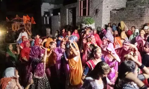 भगवान चारभुजा नाथ के बेवाण की शोभायात्रा निकाली भगवान चारभुजा नाथ के बेवाण की शोभायात्रा निकाली