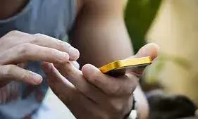 पति ने स्मार्ट फोन नहीं दिलाया तो बच्ची के साथ खदान में कूदकर दी जान