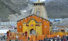 केदारनाथ धाम के कपाट खुलते ही हर-हर महादेव के जयकारों से गूंज उठी घाटी केदारनाथ धाम के कपाट खुलते ही हर-हर महादेव के जयकारों से गूंज उठी घाटी