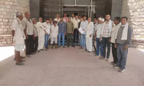 ग्राम मान्दलदा के ग्राम वासियों ने दिया जिला कलेक्टर को ज्ञापन