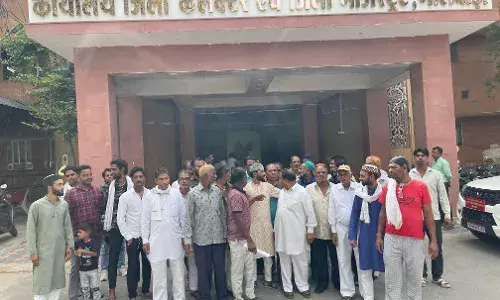 अंजुमन कमेटी पुर के चुनाव वोटिंग से कराने की मांग को लेकर सौंपा ज्ञापन