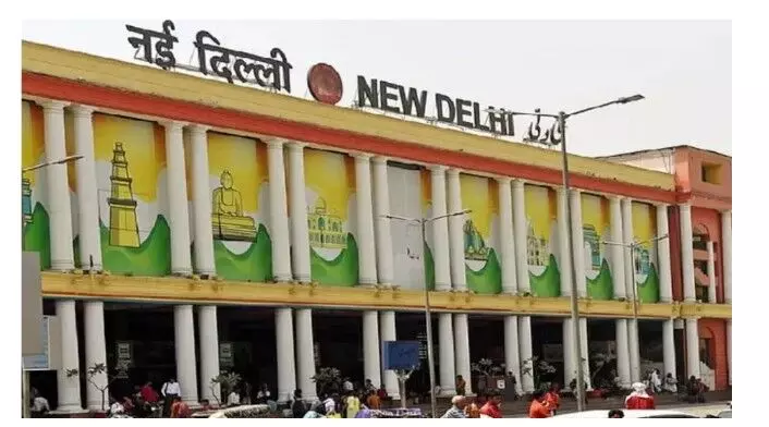 नई दिल्ली रेलवे स्टेशन पर बम की सूचना, लोगों में अफरा-तफरी नई दिल्ली रेलवे स्टेशन पर बम की सूचना, लोगों में अफरा-तफरी