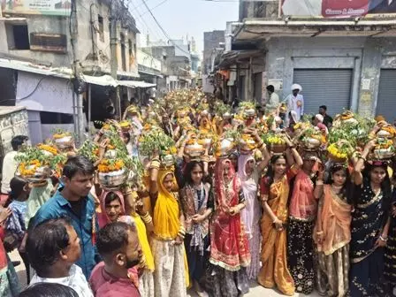 मंदिर पूर्णाहुति को लेकर रेगर समाज ने निकाली कलश एवं शोभायात्रा मंदिर पूर्णाहुति को लेकर रेगर समाज ने निकाली कलश एवं शोभायात्रा