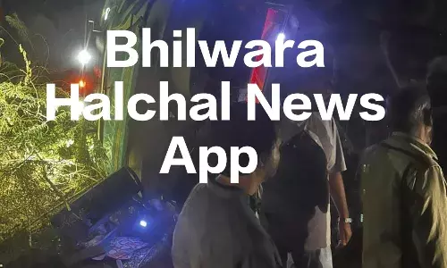 टोंक से अहमदाबाद जा रही शमां ट्रेवल्स की बस पलटी, एक दर्जन यात्री घायल, भीलवाड़ा -शाहपुरा मार्ग पर लगा जाम