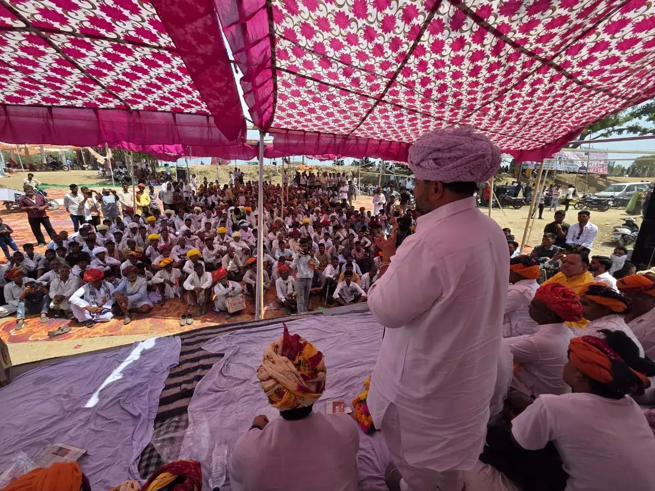 मंदिर पूर्णाहुति पर कलश की मुख्य बोली 3 लाख 41 हजार 1 रुपया मुकेश डडवाडिया के रही