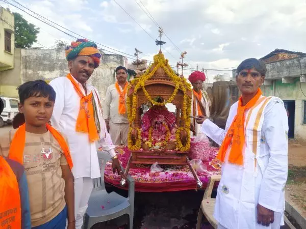 प्रजापति समाज ने चारभुजा नाथ का तृतीय पाठोउत्सव पर निकाला जुलूस,भजन संध्या आज प्रजापति समाज ने चारभुजा नाथ का तृतीय पाठोउत्सव पर निकाला जुलूस,भजन संध्या आज