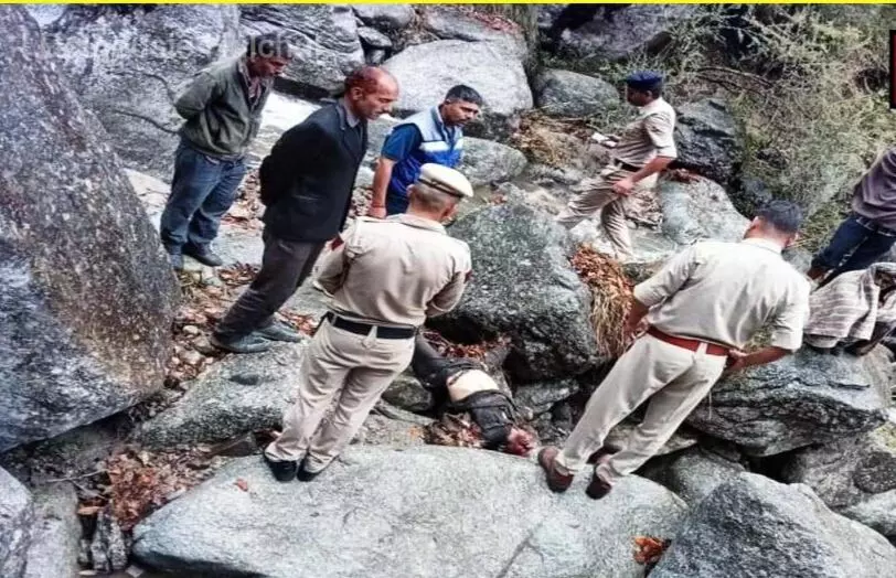 चंबा में फटा बादल, नाले में बहने से बुजुर्ग की मौत; 150 भेड़-बकरियां भी बह गईं चंबा में फटा बादल, नाले में बहने से बुजुर्ग की मौत; 150 भेड़-बकरियां भी बह गईं