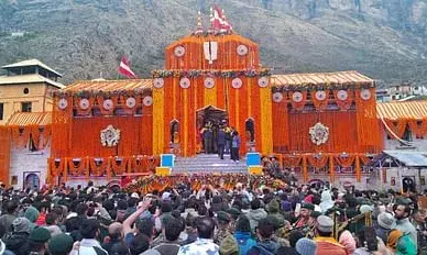 बदरीनाथ मंदिर के कपाट खुले, बड़ी संख्या में उमड़े श्रद्धालु बदरीनाथ मंदिर के कपाट खुले, बड़ी संख्या में उमड़े श्रद्धालु
