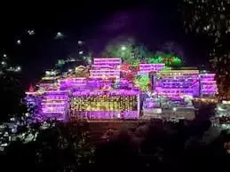 माता वैष्णो देवी दरबार: पहलगाम हमले के बाद श्रद्धालु घटे...तीर्थस्थल और व्यापारी दोनों उदास माता वैष्णो देवी दरबार: पहलगाम हमले के बाद श्रद्धालु घटे...तीर्थस्थल और व्यापारी दोनों उदास