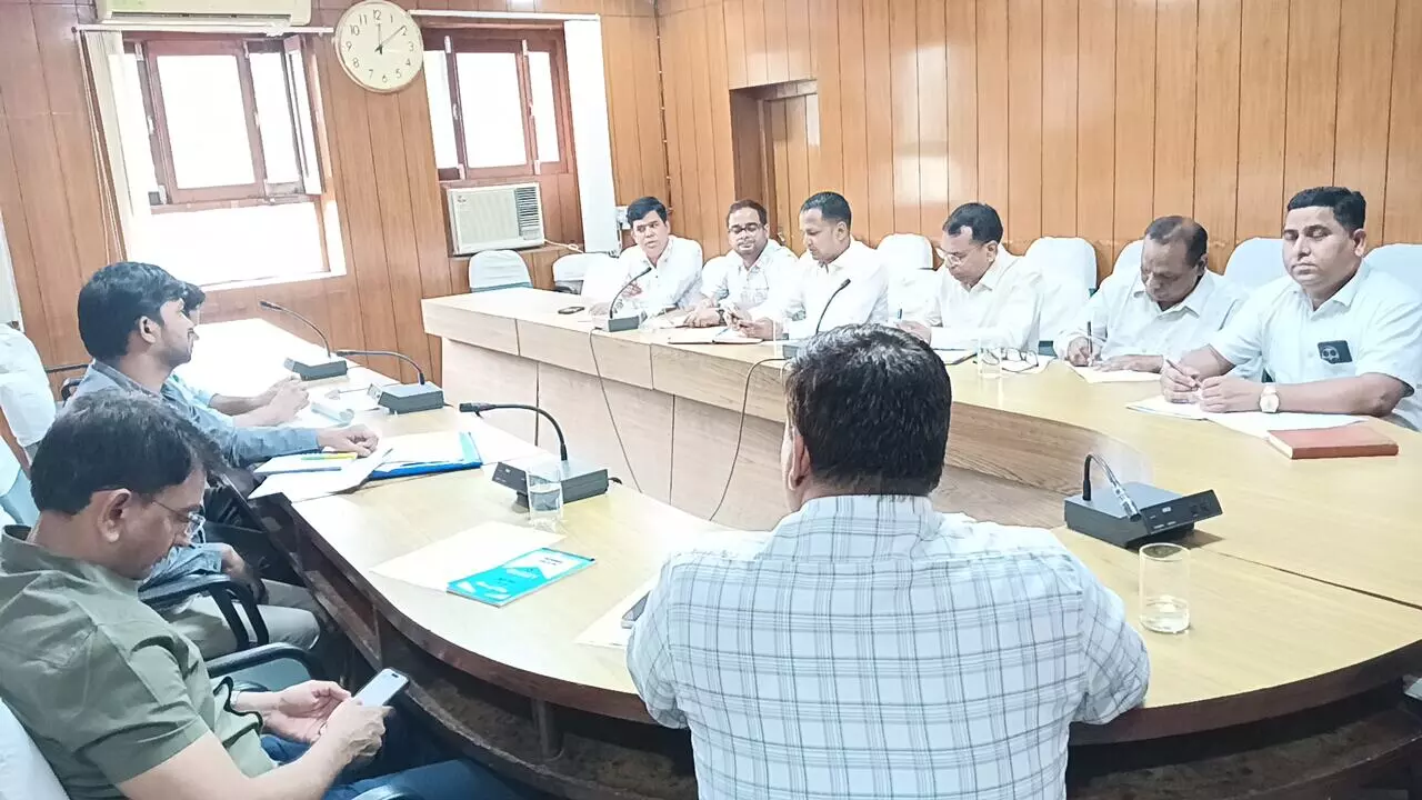 नगर परिषद एवं नगर पालिकाओं की समीक्षा बैठक आयोजित,जिले में सफाई अभियान की शुरुआत गुरुवार से नगर परिषद एवं नगर पालिकाओं की समीक्षा बैठक आयोजित,जिले में सफाई अभियान की शुरुआत गुरुवार से