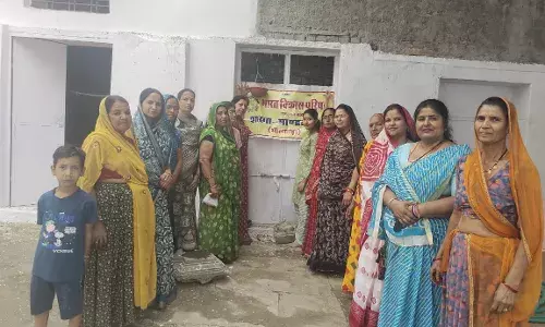 भीषण गर्मी में पक्षियों के पेयजल हेतु परिंडे बांध कर किया जागरुक भीषण गर्मी में पक्षियों के पेयजल हेतु परिंडे बांध कर किया जागरुक