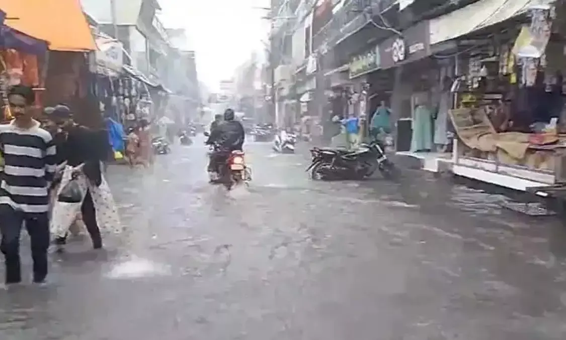 गुजरात में बारिश से तबाही, 14 लोगों की मौत और 16 घायल