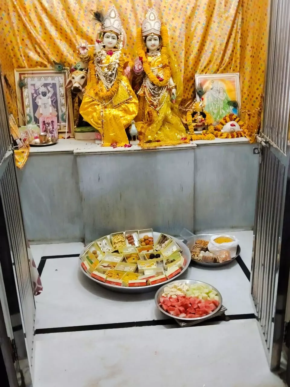 राधे गोविंद मंदिर में 56 भोग व ध्वजा का आयोजन राधे गोविंद मंदिर में 56 भोग व ध्वजा का आयोजन