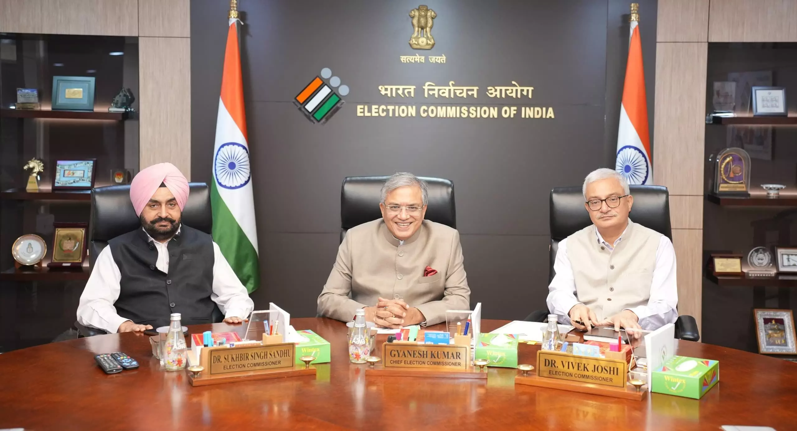 बहुजन समाज पार्टी के साथ चुनाव आयोग की मुलाक़ात बहुजन समाज पार्टी के साथ चुनाव आयोग की मुलाक़ात