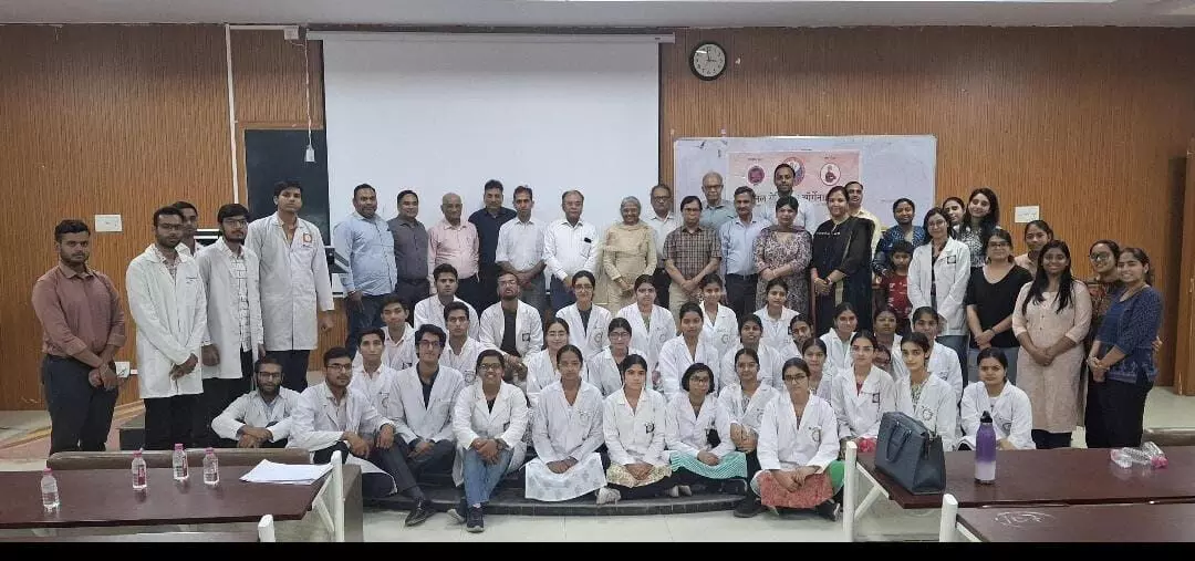 भीलवाड़ा में "Happiness: Beyond the White Coat" विषय पर संगोष्ठि का आयोजन भीलवाड़ा में "Happiness: Beyond the White Coat" विषय पर संगोष्ठि का आयोजन