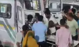 मायरा लेकर जा रहे परिवार की पिकअप पलटी, चार बच्चों समेत पांच की मौत