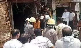 बीकानेर मदान मार्केट में गैस सिलिंडर में विस्फोट,हादसे में पांच लोग घायल बीकानेर मदान मार्केट में गैस सिलिंडर में विस्फोट,हादसे में पांच लोग घायल