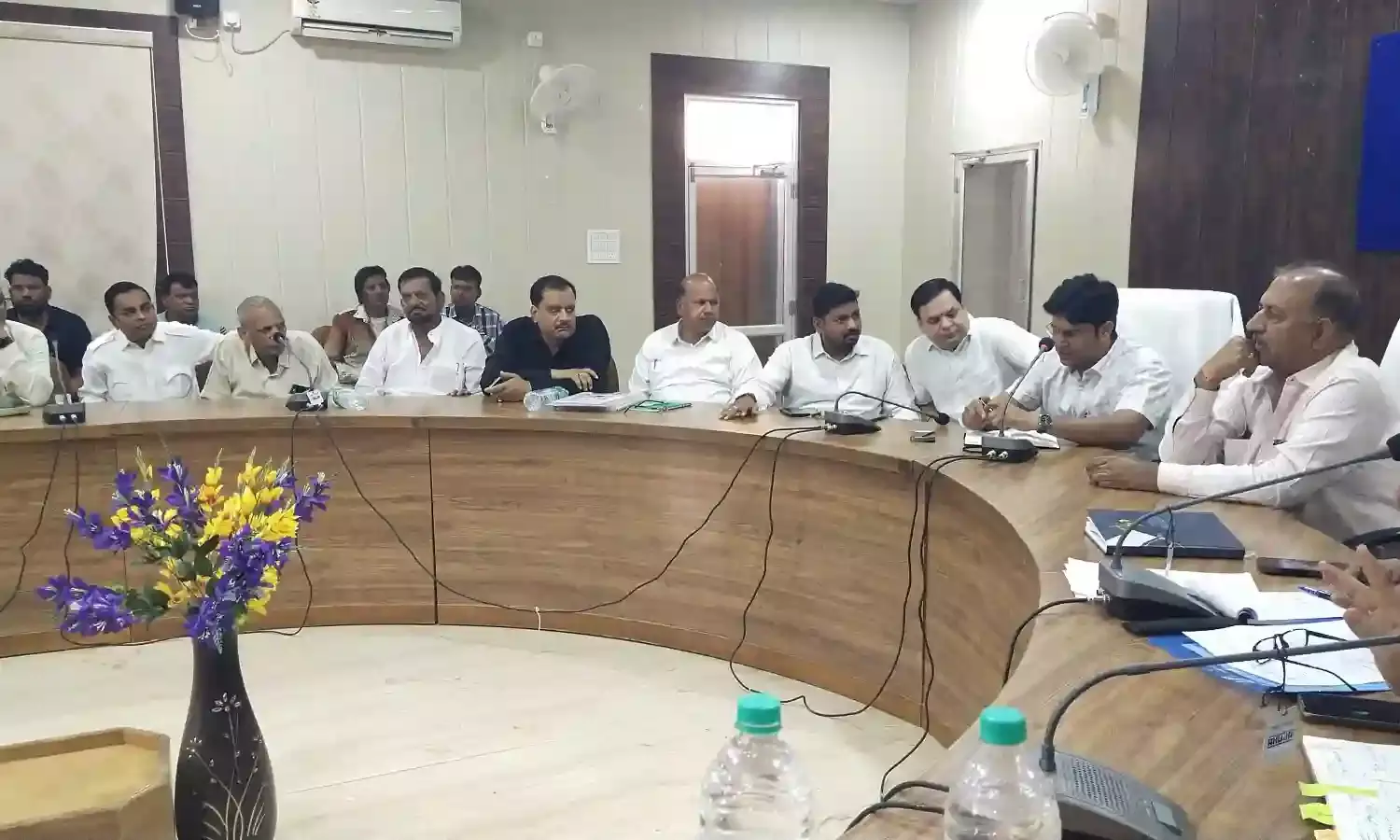 निम्बाहेड़ा नगर में आने व जाने वाली यात्री बसों के लिए सड़क मार्ग तय निम्बाहेड़ा नगर में आने व जाने वाली यात्री बसों के लिए सड़क मार्ग तय