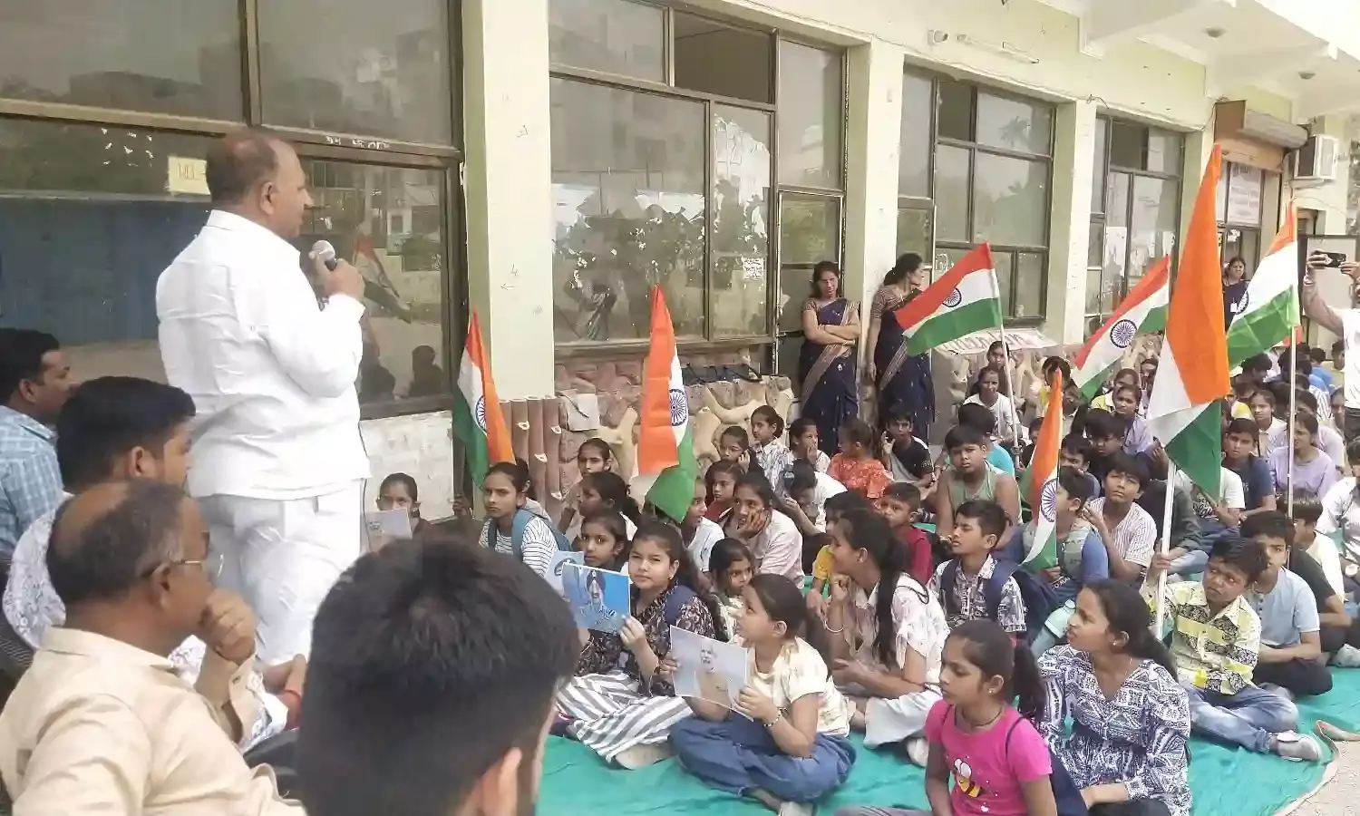 डिवाइन चाइल्ड समर कैंप में आपरेशन सिंदूर के सपोर्ट में हुआ विशेष आयोजन