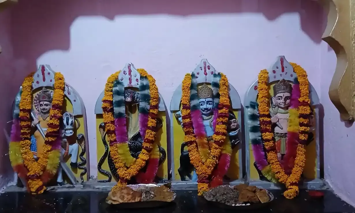 कलाल खेड़ी ग्राम की धोली मंगरी स्थित मोडिया भेरुनाथ मंदिर में नोवा निशान समारोह हुआ संपन्न कलाल खेड़ी ग्राम की धोली मंगरी स्थित मोडिया भेरुनाथ मंदिर में नोवा निशान समारोह हुआ संपन्न