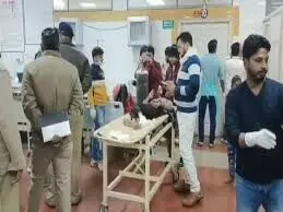 जालौन में सड़क हादसे मेें एक ही परिवार के पांच सदस्यों की मौत जालौन में सड़क हादसे मेें एक ही परिवार के पांच सदस्यों की मौत