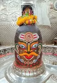 भस्म आरती में मस्तक पर त्रिपुंड लगाकर सजे बाबा महाकाल, गायिका शहनाज ने किए दर्शन भस्म आरती में मस्तक पर त्रिपुंड लगाकर सजे बाबा महाकाल, गायिका शहनाज ने किए दर्शन