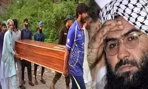 मसूद अजहर के परिवार में मातम, बहन-बहनोई और भांजा-भांजी समेत 14 लोग मारे गए मसूद अजहर के परिवार में मातम, बहन-बहनोई और भांजा-भांजी समेत 14 लोग मारे गए