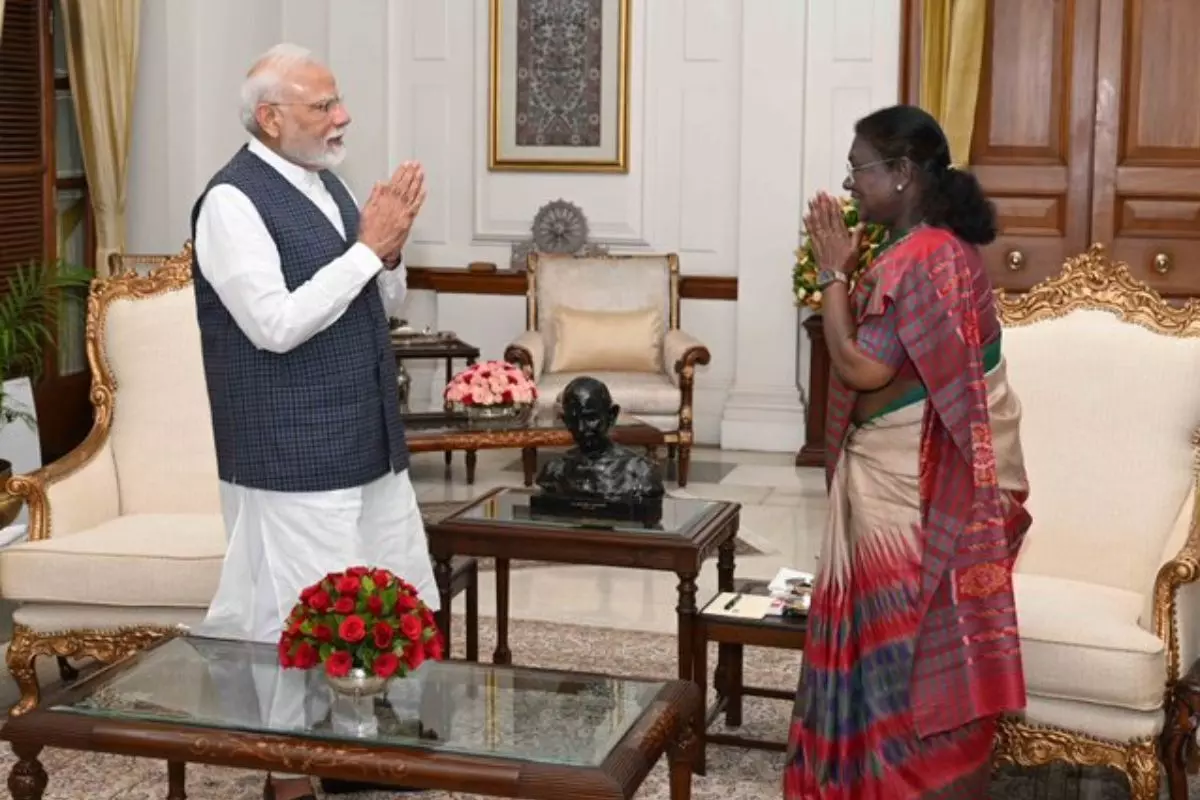 आतंकियों को मिट्टी में मिलाने के बाद राष्ट्रपति से मिले PM Modi