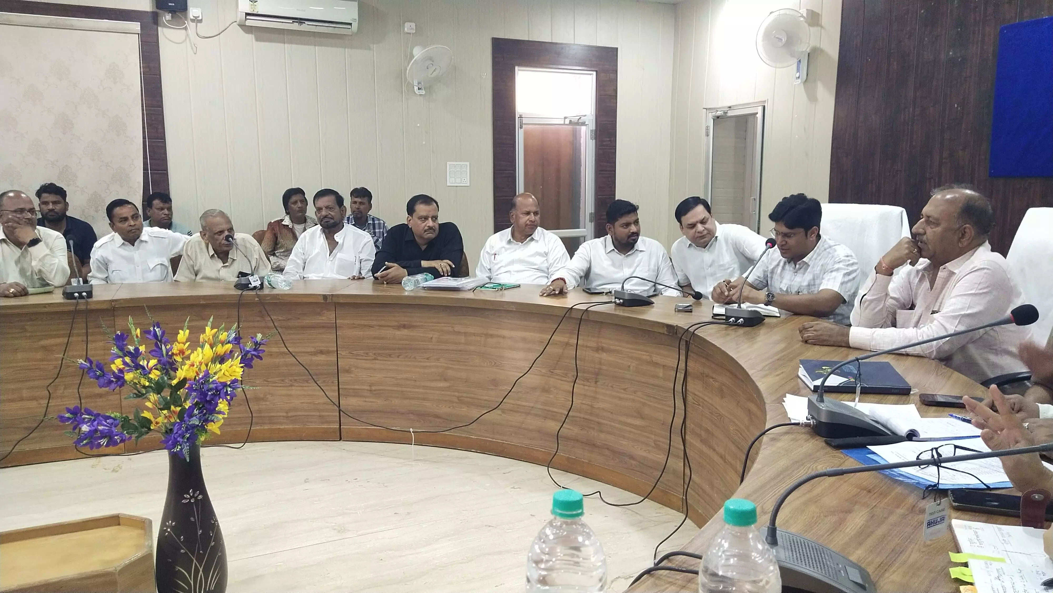 निम्बाहेड़ा नगर में आने व जाने वाली यात्री बसों के लिए सड़क मार्ग तय निम्बाहेड़ा नगर में आने व जाने वाली यात्री बसों के लिए सड़क मार्ग तय