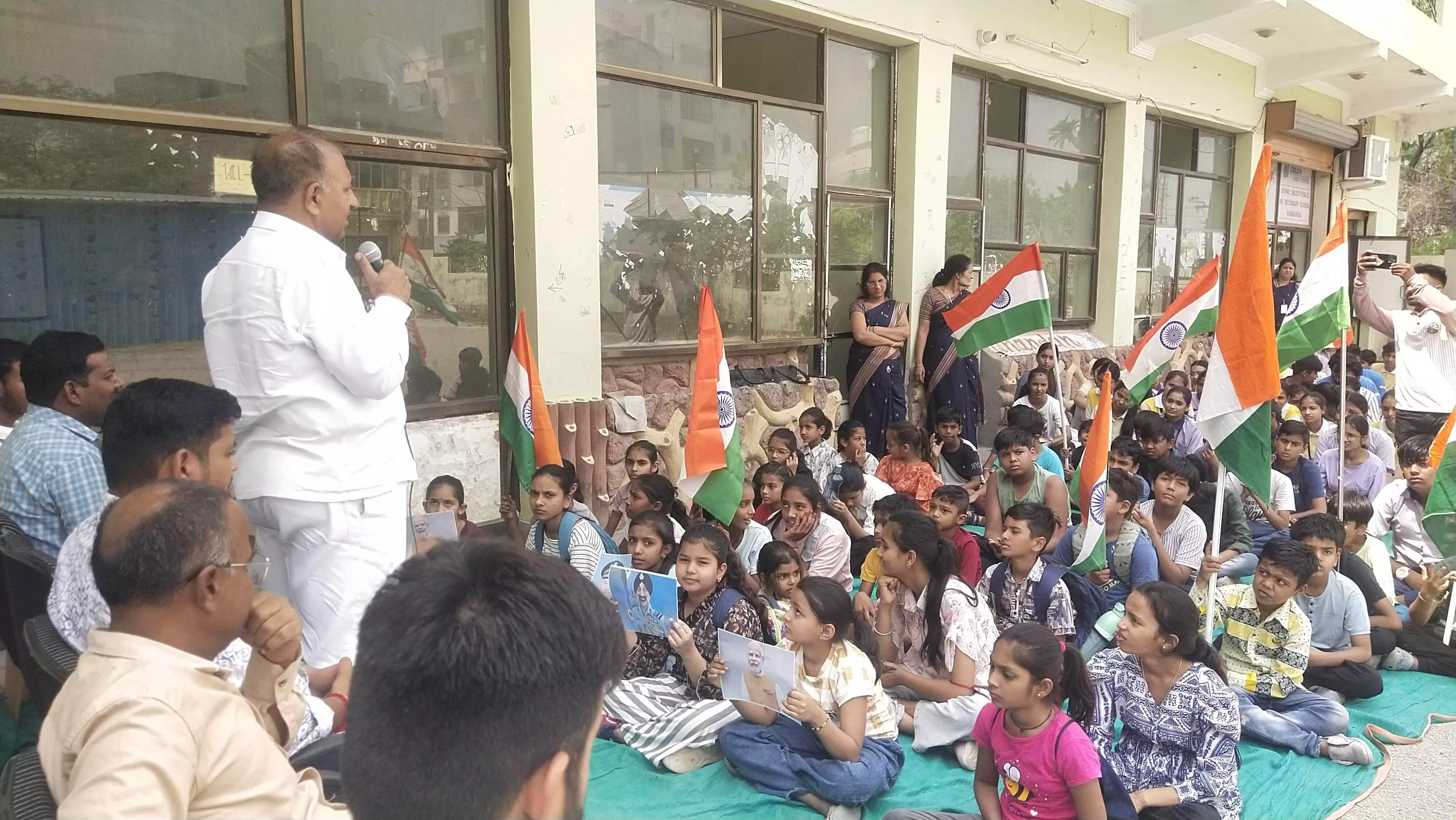 डिवाइन चाइल्ड समर कैंप में आपरेशन सिंदूर के सपोर्ट में हुआ विशेष आयोजन डिवाइन चाइल्ड समर कैंप में आपरेशन सिंदूर के सपोर्ट में हुआ विशेष आयोजन