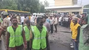 टायर फैक्ट्री में हादसे की सूचना पर प्रशासन ने परखी आपातकालीन तैयारियां टायर फैक्ट्री में हादसे की सूचना पर प्रशासन ने परखी आपातकालीन तैयारियां